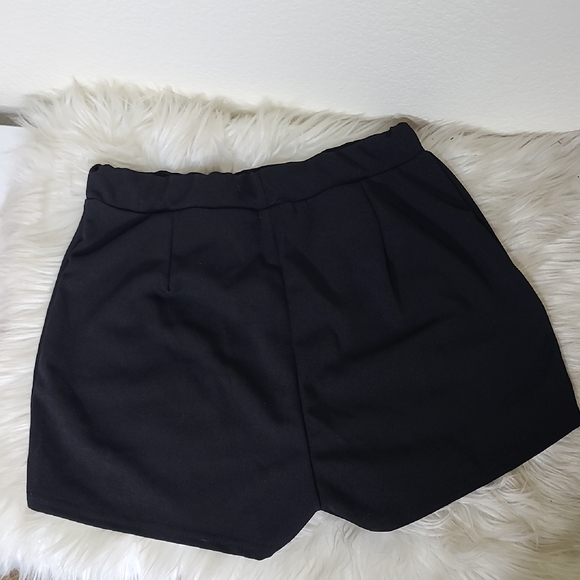 PrettyLittleThing High Waist Black Shorts - Picture 5 of 6